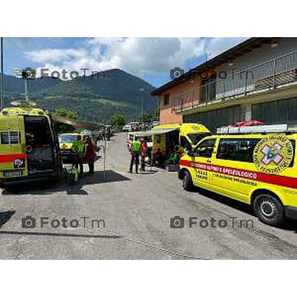 Foto Manzoni Tiziano/LaPresse 4-6-2023Bergamo Italia - Cronaca - Fonteno Bg soccrso alpino speleologo soccorre donna bloccata in grotta