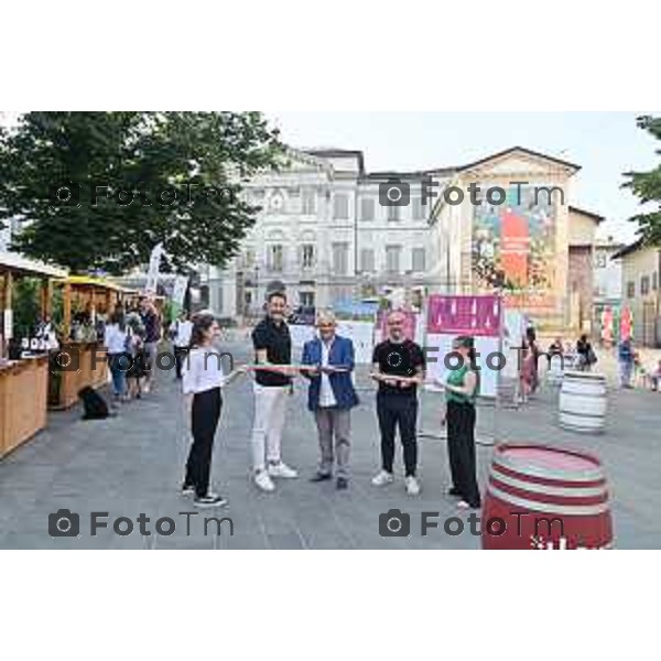 Tiziano Manzoni/LaPresse 7-07- 2023 Bergamo, Italia Cronaca presentazione e degustazione in esclusiva di Rosso Capitale, vino in edizione limitata di 2023 bottiglie, frutto della collaborazione tra Accademia Carrara e l\'azienda vitivinicola bergamasca Caminella, in omaggio all\'anno di Bergamo Brescia Capitale Italiana della Cultura.