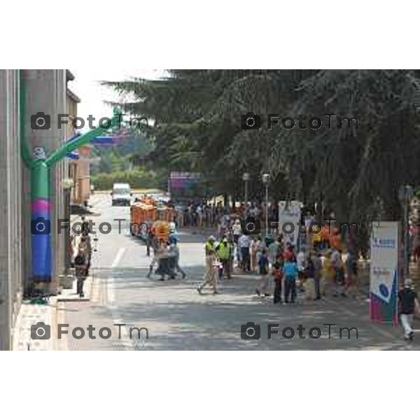 Foto Tiziano Manzoni/ Bergamo Italia Cronaca Archivio anno 2002 giugno 16 Open Day nello stablimento di Dalmine della Tenaris con Paolo Rocca