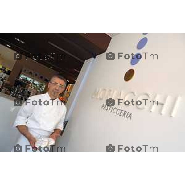 laboratorio Pasticceria Morlacchi, Zanica (BG) nella foto il titolare Giambattista Morlacchi foto Tiziano Manzoni Fotogramma Bergamo