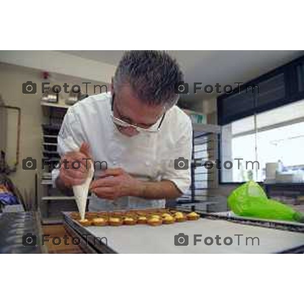 laboratorio Pasticceria Morlacchi, Zanica (BG) nella foto il titolare Giambattista Morlacchi foto Tiziano Manzoni Fotogramma Bergamo