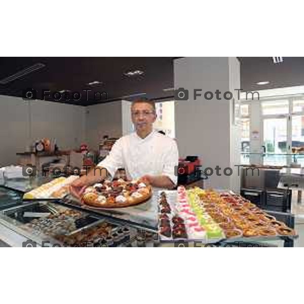 laboratorio Pasticceria Morlacchi, Zanica (BG) nella foto il titolare Giambattista Morlacchi foto Tiziano Manzoni Fotogramma Bergamo