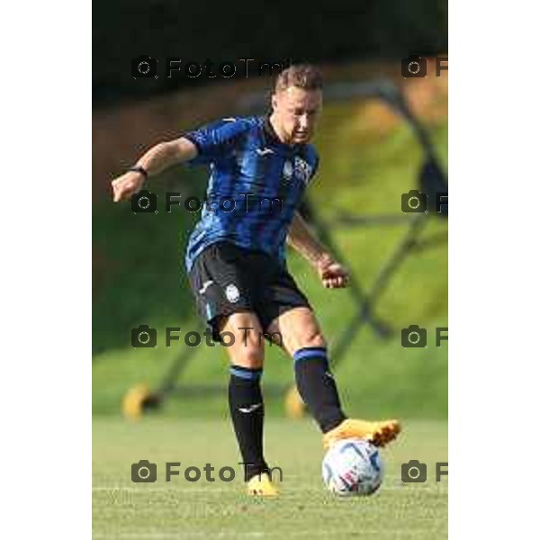 Foto Manzoni Tiziano/LaPresse 20- - 07 -2023 Clusone Bergamo Italia - Sport Calcio Seconda amichevole Atalanta / Rapresentativa Val Seriana campionato serie a Tim 23 - 24 Campo Comunale. Clusone. ( Bergamo ) Nella Foto: Teun Koopmeiners