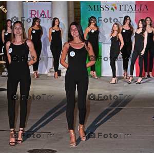 Foto Manzoni Tiziano/LaPresse 20-7--2023 Bergamo Italia - Cronaca - Miss Capitale della Cultura Bergamo Brescia nella serata di ieri, giovedì 20 luglio, quando nella cornice di Piazza Dante in occasione di una semi-inaugurazione del Balzer Globe, Numero 35 Corna Valeria presezzo