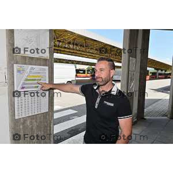 Foto Manzoni Tiziano/LaPresse 25-07-2023Bergamo Italia - Cronaca - Bergamo ATB officina riparazione pulman e carrozzeria con dirigenti