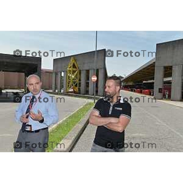 Foto Manzoni Tiziano/LaPresse 25-07-2023Bergamo Italia - Cronaca - Bergamo ATB officina riparazione pulman e carrozzeria con dirigenti