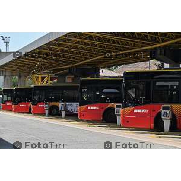 Foto Manzoni Tiziano/LaPresse 25-07-2023Bergamo Italia - Cronaca - Bergamo ATB officina riparazione pulman e carrozzeria con dirigenti