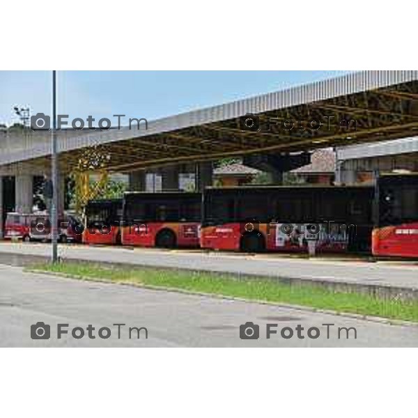 Foto Manzoni Tiziano/LaPresse 25-07-2023Bergamo Italia - Cronaca - Bergamo ATB officina riparazione pulman e carrozzeria con dirigenti