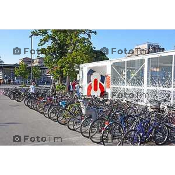 Foto Tiziano Manzoni/Lapresse 26-7- 2032 Bergamo Bergamo Italia Cronaca Bergamo Velostazione fronte piazzale marcon