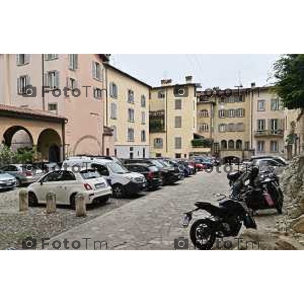 Foto Manzoni Tiziano/LaPresse 4-07-2023Bergamo Italia - Cronaca -Bergamo nuova mobilità di Città Alta Piazza Angelini