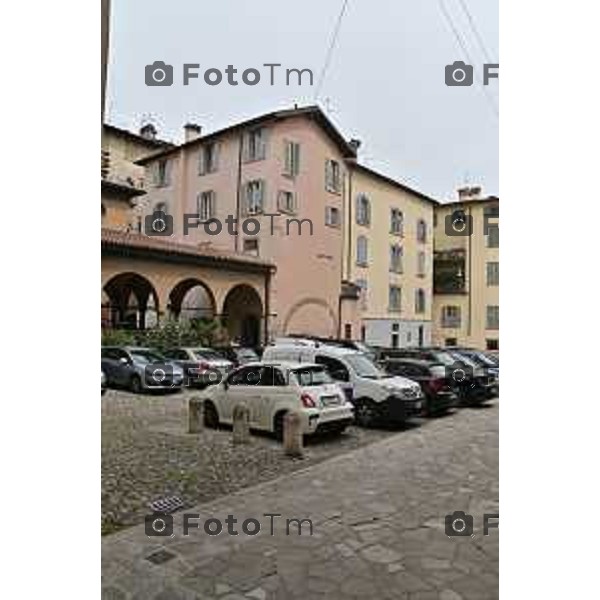 Foto Manzoni Tiziano/LaPresse 4-07-2023Bergamo Italia - Cronaca -Bergamo nuova mobilità di Città Alta Piazza Angelini