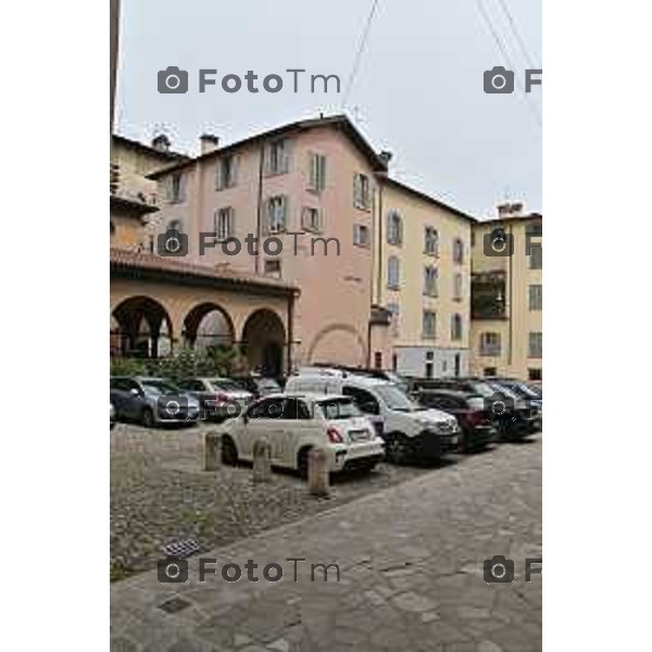 Foto Manzoni Tiziano/LaPresse 4-07-2023Bergamo Italia - Cronaca -Bergamo nuova mobilità di Città Alta Piazza Angelini