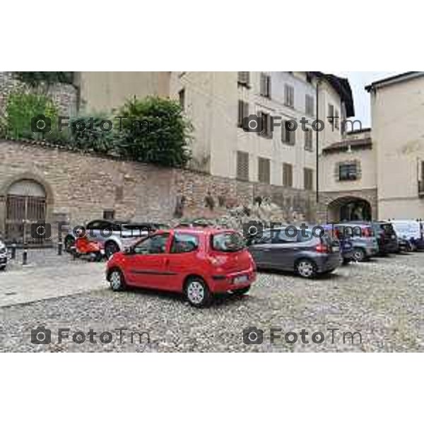 Foto Manzoni Tiziano/LaPresse 4-07-2023Bergamo Italia - Cronaca -Bergamo nuova mobilità di Città Alta Piazza Angelini