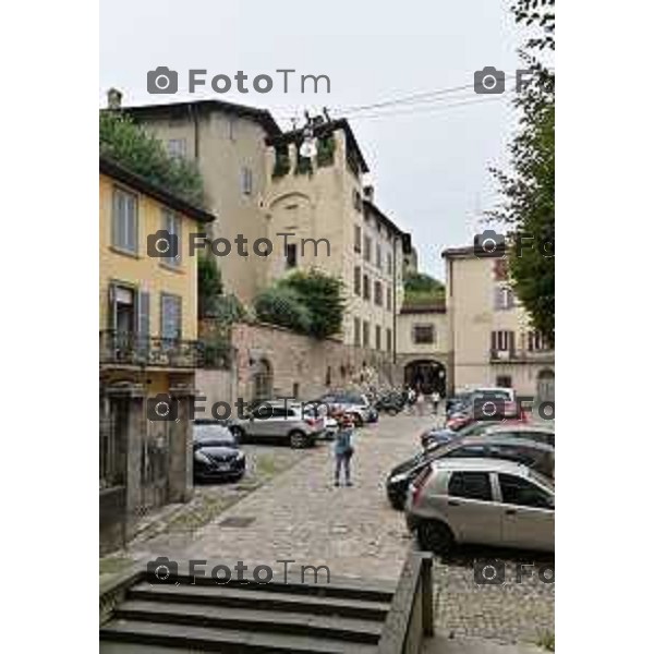 Foto Manzoni Tiziano/LaPresse 4-07-2023Bergamo Italia - Cronaca -Bergamo nuova mobilità di Città Alta Piazza Angelini