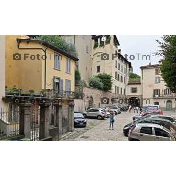 Foto Manzoni Tiziano/LaPresse 4-07-2023Bergamo Italia - Cronaca -Bergamo nuova mobilità di Città Alta Piazza Angelini