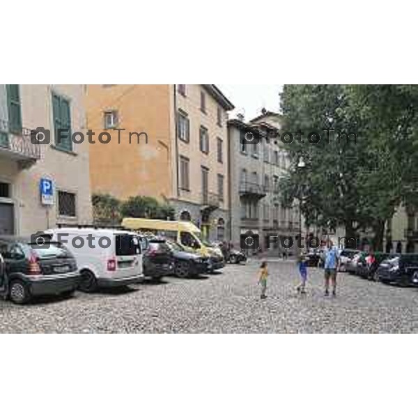 Foto Manzoni Tiziano/LaPresse 4-07-2023Bergamo Italia - Cronaca -Bergamo nuova mobilità di Città Alta piazza mercato del fieno