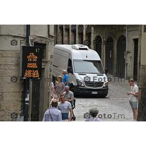 Foto Manzoni Tiziano/LaPresse 4-07-2023Bergamo Italia - Cronaca -Bergamo nuova mobilità di Città Alta piazza mercato del fieno ztl carico scarico