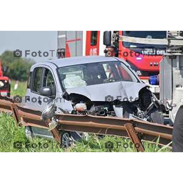 Foto Manzoni Tiziano/LaPresse 10-07-2023 Bergamo Italia - Cronaca - Romano di Lombardia scontro fra mezzo Vigili del fuoco e autovettura