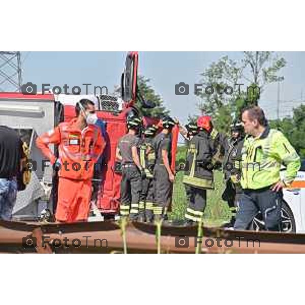 Foto Manzoni Tiziano/LaPresse 10-07-2023 Bergamo Italia - Cronaca - Romano di Lombardia scontro fra mezzo Vigili del fuoco e autovettura