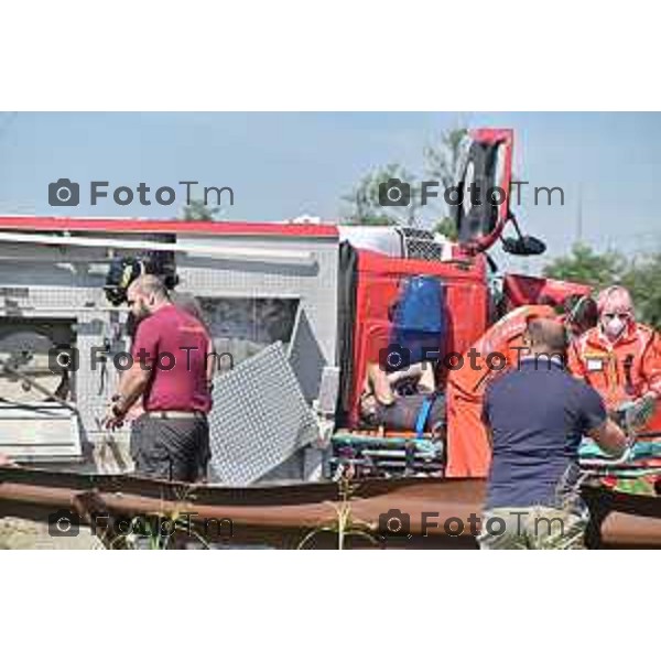 Foto Manzoni Tiziano/LaPresse 10-07-2023 Bergamo Italia - Cronaca - Romano di Lombardia scontro fra mezzo Vigili del fuoco e autovettura