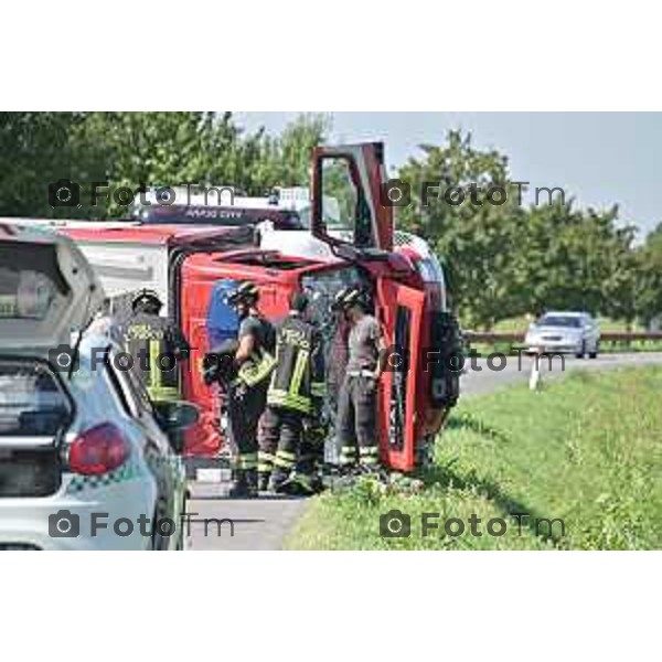 Foto Manzoni Tiziano/LaPresse 10-07-2023 Bergamo Italia - Cronaca - Romano di Lombardia scontro fra mezzo Vigili del fuoco e autovettura