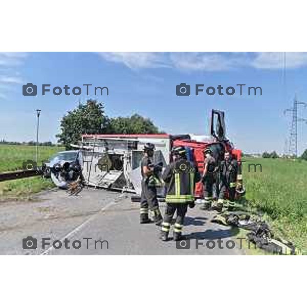 Foto Manzoni Tiziano/LaPresse 10-07-2023 Bergamo Italia - Cronaca - Romano di Lombardia scontro fra mezzo Vigili del fuoco e autovettura