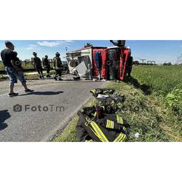 Foto Manzoni Tiziano/LaPresse 10-07-2023 Bergamo Italia - Cronaca - Romano di Lombardia scontro fra mezzo Vigili del fuoco e autovettura