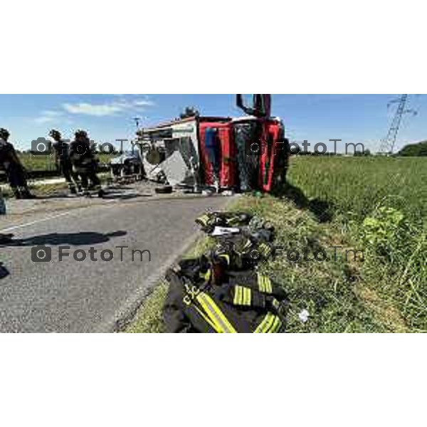 Foto Manzoni Tiziano/LaPresse 10-07-2023 Bergamo Italia - Cronaca - Romano di Lombardia scontro fra mezzo Vigili del fuoco e autovettura