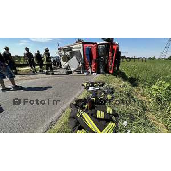 Foto Manzoni Tiziano/LaPresse 10-07-2023 Bergamo Italia - Cronaca - Romano di Lombardia scontro fra mezzo Vigili del fuoco e autovettura