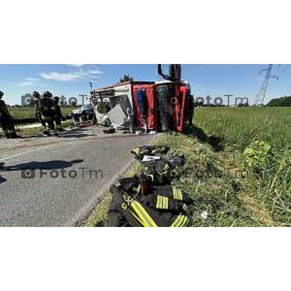 Foto Manzoni Tiziano/LaPresse 10-07-2023 Bergamo Italia - Cronaca - Romano di Lombardia scontro fra mezzo Vigili del fuoco e autovettura