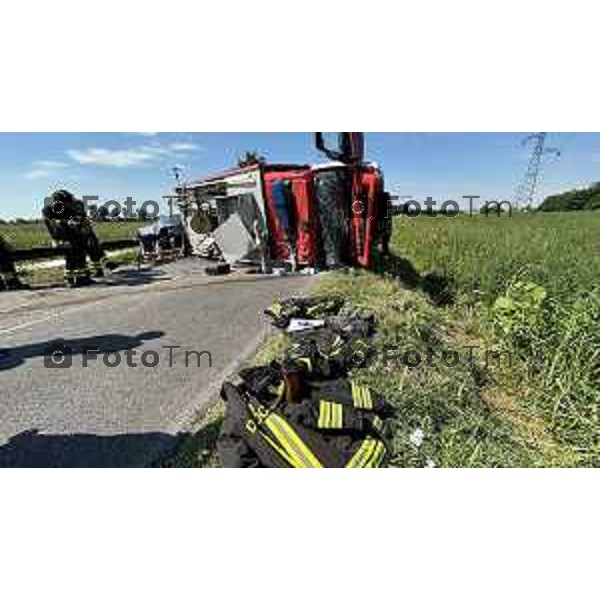 Foto Manzoni Tiziano/LaPresse 10-07-2023 Bergamo Italia - Cronaca - Romano di Lombardia scontro fra mezzo Vigili del fuoco e autovettura