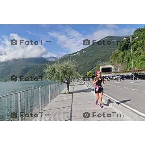 Foto Manzoni Tiziano/LaPresse 1-8-2023 Bergamo Italia - Cronaca -Riva di solto borgn passeggiata e ciclabile lungo lago