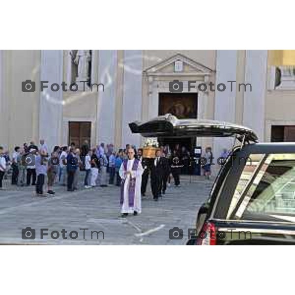 Foto Manzoni Tiziano/LaPresse 10-8-2023Bergamo Italia - Cronaca - Romano di Lombardia funerale di Giacomo Chiapparini morto sotto le forme di grana