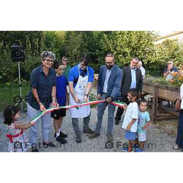 Tiziano Manzoni/LaPresse 7-09- 2023 Bergamo, Italia Cronaca Bergamo Marzia Marchesi e l\'Assessore alle Reti sociali Giacomo Angeloni sono lieti di invitarvi all\'inaugurazione degli Orti di Via Acquaderni