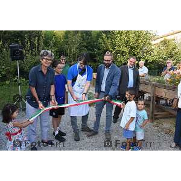 Tiziano Manzoni/LaPresse 7-09- 2023 Bergamo, Italia Cronaca Bergamo Marzia Marchesi e l\'Assessore alle Reti sociali Giacomo Angeloni sono lieti di invitarvi all\'inaugurazione degli Orti di Via Acquaderni