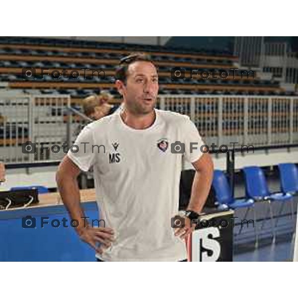 Tiziano Manzoni/LaPresse 8-09- 2023 Bergamo, Italia Cronaca Bergamo Volley Bergamo 1991 per la prima volta al PalaFacchetti di Treviglio. coach Solforati