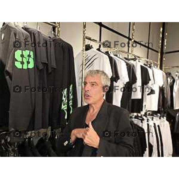 Tiziano Manzoni/LaPresse 14-09- 2023 Bergamo, Italia Cronaca Bergamo Orio al Serio Oriocenter inaugurazione di PLEIN SPORT, il primo punto vendita in Italia del brand sportivo lo stilista Philipp Plein