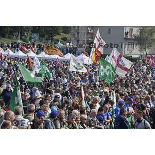 Tiziano Manzoni/LaPresse 17-09- 2023 Bergamo, Italia Cronaca Bergamo Bergamo manifestazione Pontida sul palco Matteo Salvini e Marine Le Pen