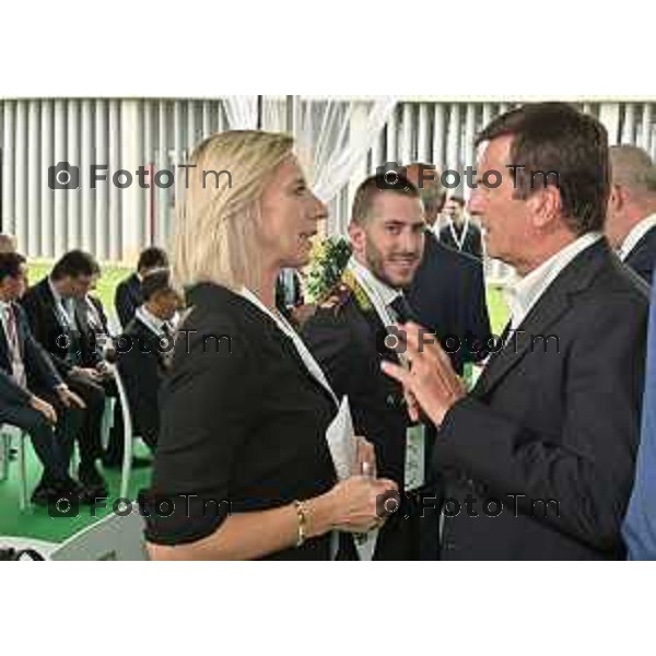 Foto Manzoni Tiziano/LaPresse 18-09 -2023 Bergamo Italia - Cronaca - Osio Sopra (Bg) Gruppo SIAD: inaugurazione laboratorio Distretto Gas della Vita - Gori Giorgio claudia Terzi