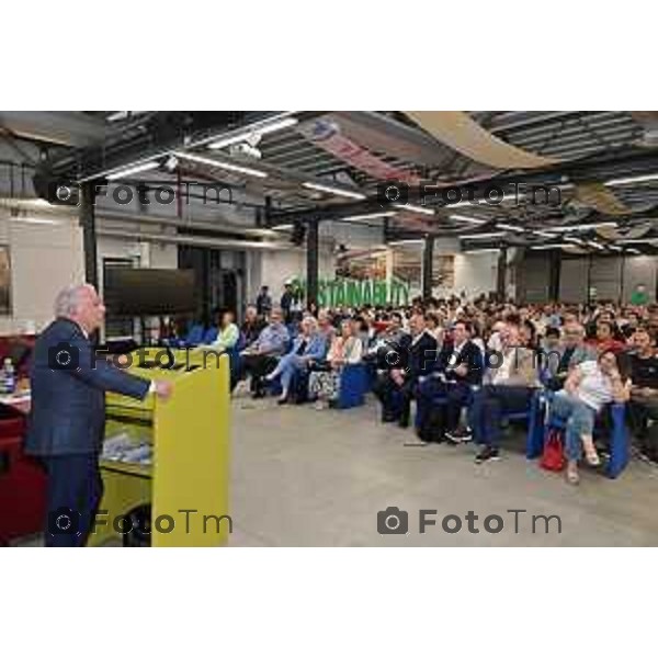 Foto Manzoni Tiziano/LaPresse 22--09-2023Bergamo Italia - Cronaca - Bergamo fisico e inventore di fama mondiale Federico Faggin, studenti e appassionati all’I.T.I.S. Pietro Paleocapa