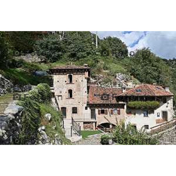 Foto Manzoni Tiziano/LaPresse 22-9-2023 Bergamo Italia - Cronaca - Clanezzo Bg Il fiume Brembo il ponte e il porto ristrutturato