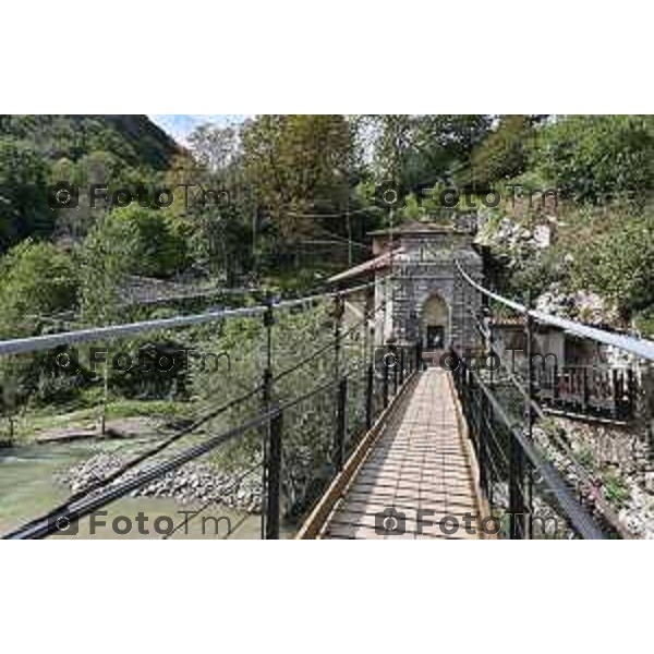 Foto Manzoni Tiziano/LaPresse 22-9-2023 Bergamo Italia - Cronaca - Clanezzo Bg Il fiume Brembo il ponte e il porto ristrutturato