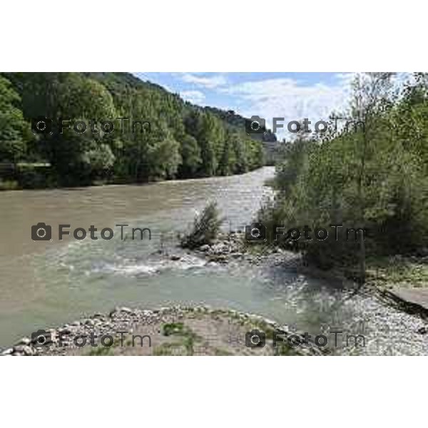 Foto Manzoni Tiziano/LaPresse 22-9-2023 Bergamo Italia - Cronaca - Clanezzo Bg Il fiume Brembo il ponte e il porto ristrutturato