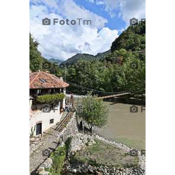 Foto Manzoni Tiziano/LaPresse 22-9-2023 Bergamo Italia - Cronaca - Clanezzo Bg Il fiume Brembo il ponte e il porto ristrutturato