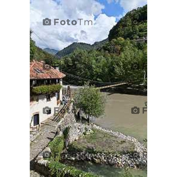 Foto Manzoni Tiziano/LaPresse 22-9-2023 Bergamo Italia - Cronaca - Clanezzo Bg Il fiume Brembo il ponte e il porto ristrutturato