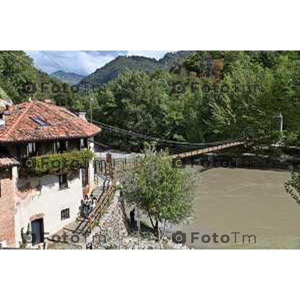 Foto Manzoni Tiziano/LaPresse 22-9-2023 Bergamo Italia - Cronaca - Clanezzo Bg Il fiume Brembo il ponte e il porto ristrutturato