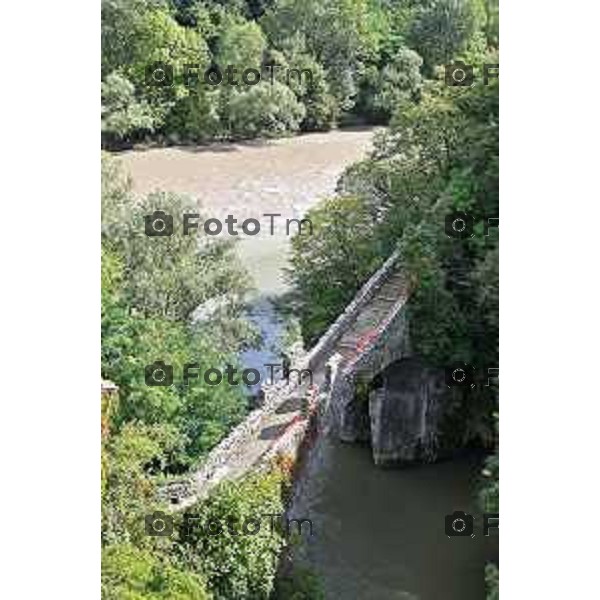 Foto Manzoni Tiziano/LaPresse 22-9-2023 Bergamo Italia - Cronaca - Clanezzo Bg Il fiume Brembo il ponte e il porto ristrutturato