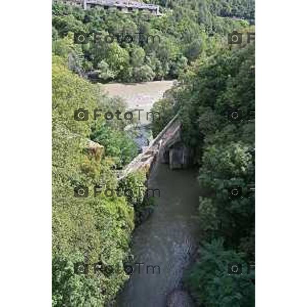 Foto Manzoni Tiziano/LaPresse 22-9-2023 Bergamo Italia - Cronaca - Clanezzo Bg Il fiume Brembo il ponte e il porto ristrutturato