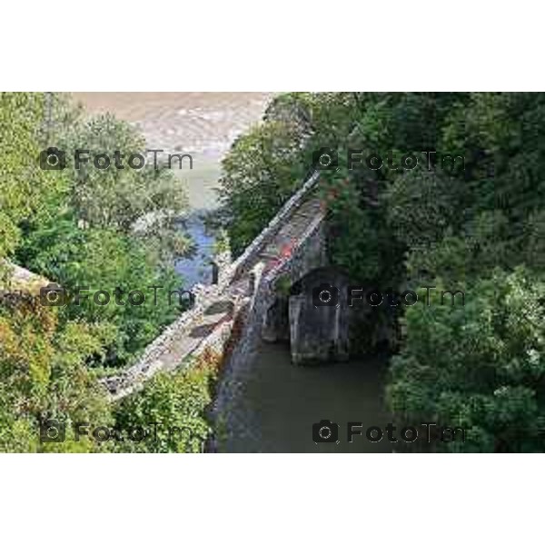 Foto Manzoni Tiziano/LaPresse 22-9-2023 Bergamo Italia - Cronaca - Clanezzo Bg Il fiume Brembo il ponte e il porto ristrutturato