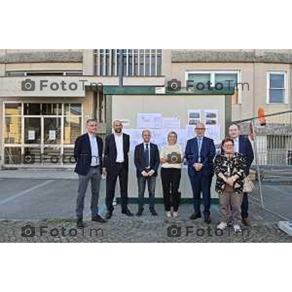 Foto Manzoni Tiziano/LaPresse 27-9-2023 Bergamo Italia - Cronaca - Ponte San Pietro Cantiere dell\'Ospedale e Casa di Comunità di Ponte San Pietro, alla presenza dell\'Assessore Regionale alle Infrastrutture e Opere Pubbliche, Claudia Maria Terzi. Dir Ast Bg Oveste Assemberg e Pirola e ingegner